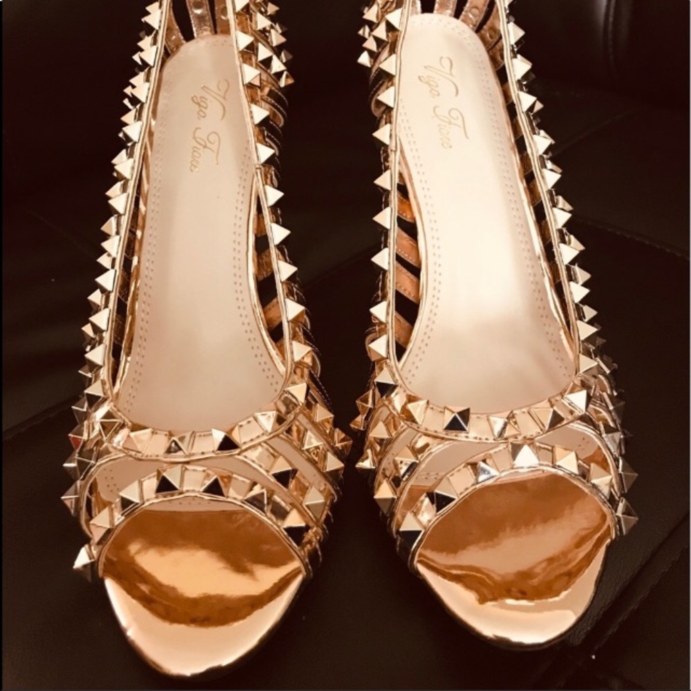 Vigo Fiore Gold Studded Heels NWB! - Picture 4 of 7